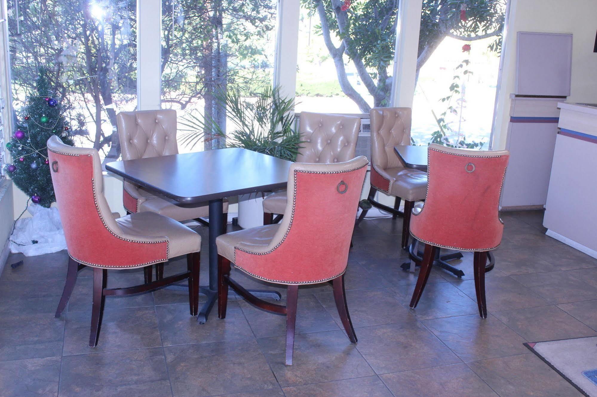 University Inn At סן לואיס אוביספו מראה חיצוני תמונה